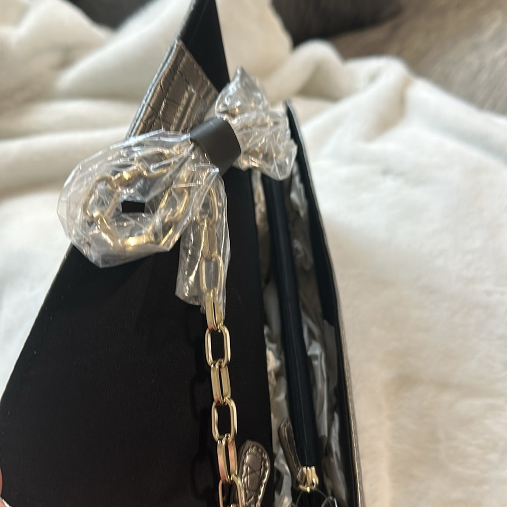 NWT Loft Silver Croc Embossed Clutch with Gold Chain Strap Brand New Never Used - Picture 4 of 4